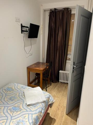 Chambre Simple avec Salle de Bains Commune
